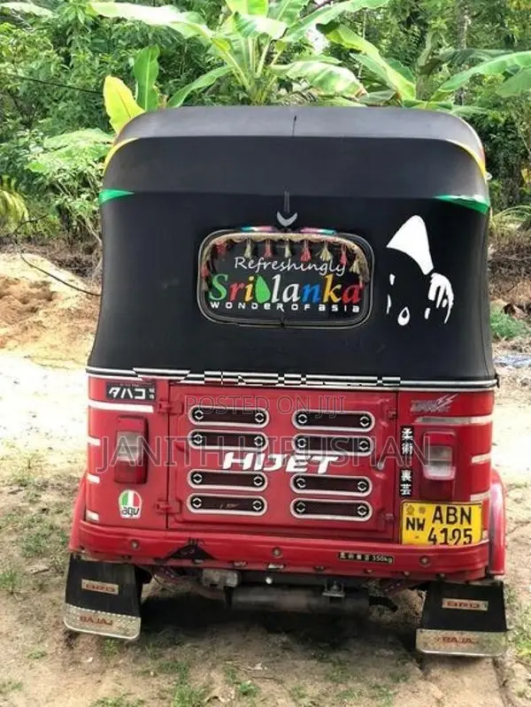 Bajaj RE 2016