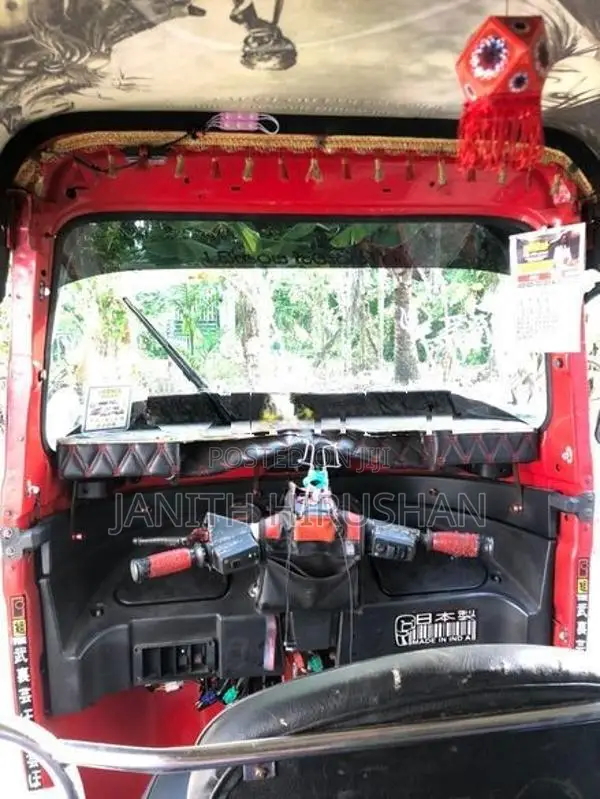 Bajaj RE 2016
