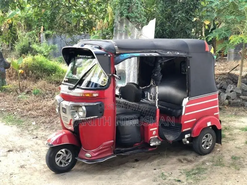 Bajaj RE 2016