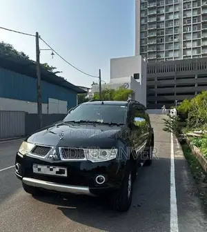 Mitsubishi Montero 2012