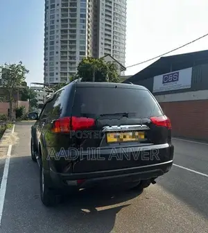 Mitsubishi Montero 2012