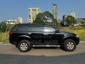 Mitsubishi Montero 2012