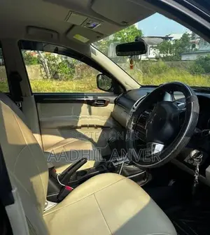 Mitsubishi Montero 2012