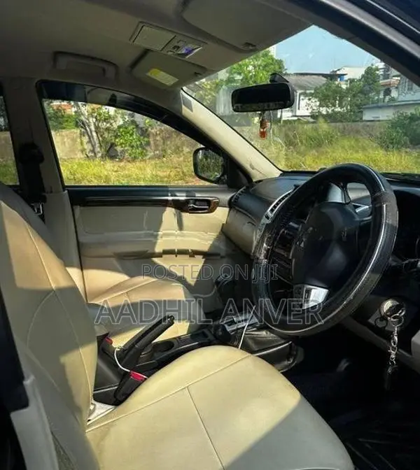 Mitsubishi Montero 2012