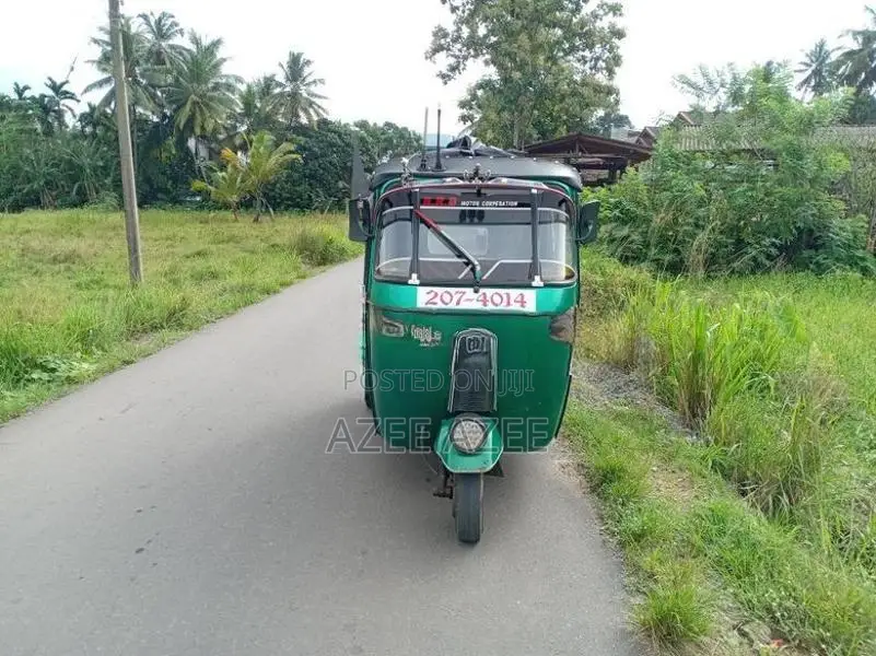 Bajaj RE 2000