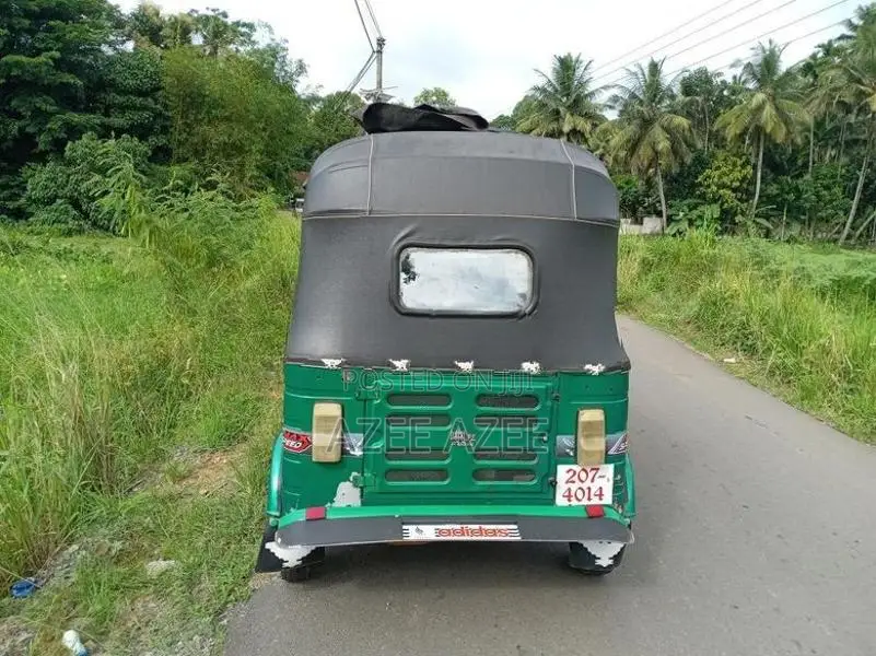 Bajaj RE 2000
