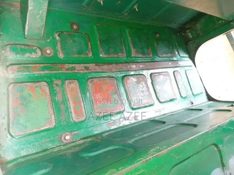 Bajaj RE 2000