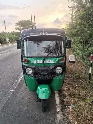 Bajaj RE 2025