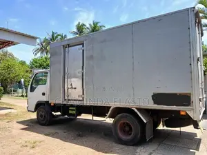 Isuzu Elf 1986