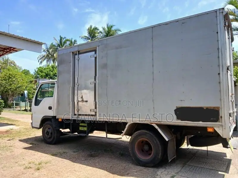 Isuzu Elf 1986