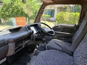Isuzu Elf 1986