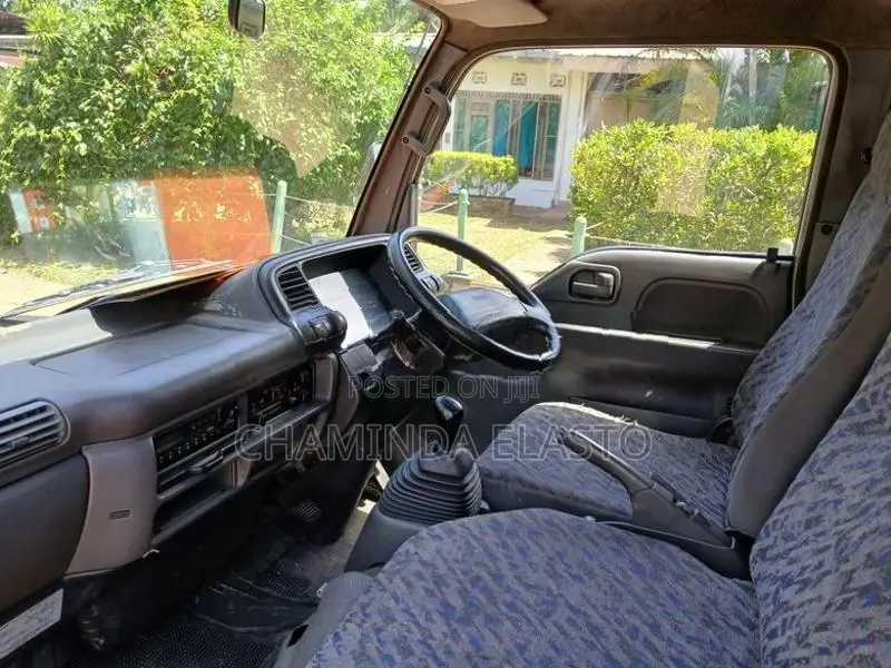 Isuzu Elf 1986