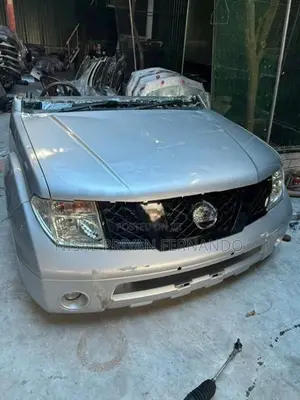 Nissan Navara D-40 Fender