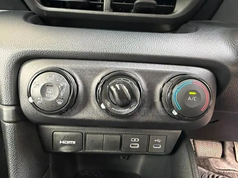 Toyota Yaris X Grade 2024