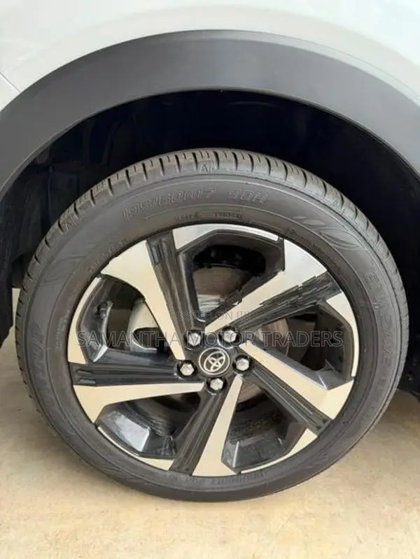 Toyota Raize Z Hybrid Bsm 2025