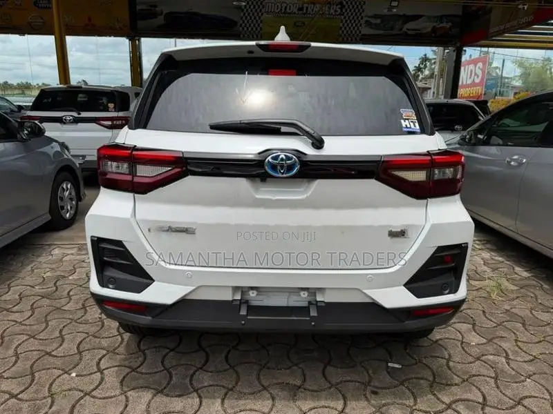Toyota Raize Z Hybrid Bsm 2025