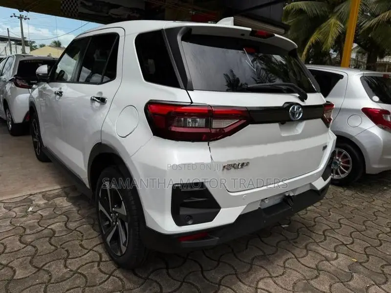 Toyota Raize Z Hybrid Bsm 2025