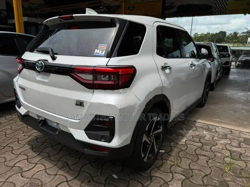 Toyota Raize Z Hybrid Bsm 2025
