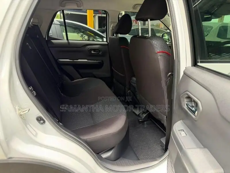 Toyota Raize Z Hybrid Bsm 2025