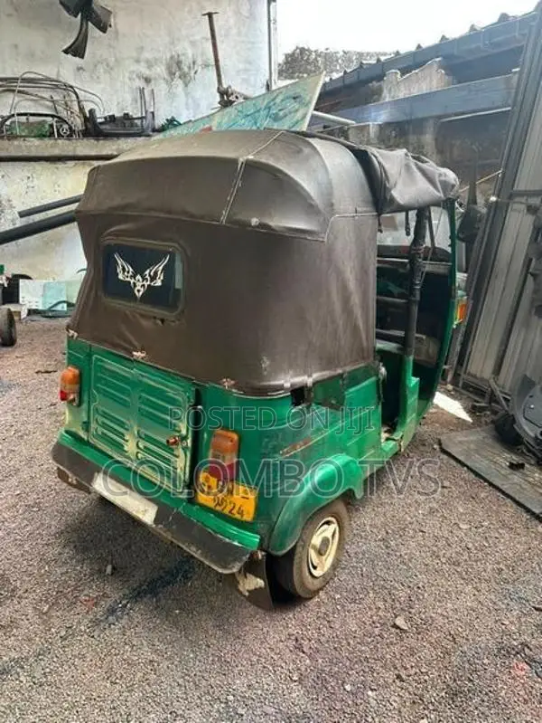 Bajaj RE 2010