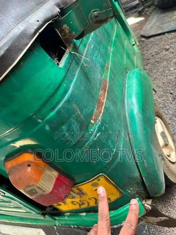 Bajaj RE 2010
