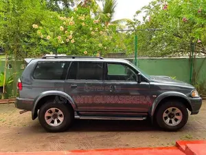 Mitsubishi Montero 2007