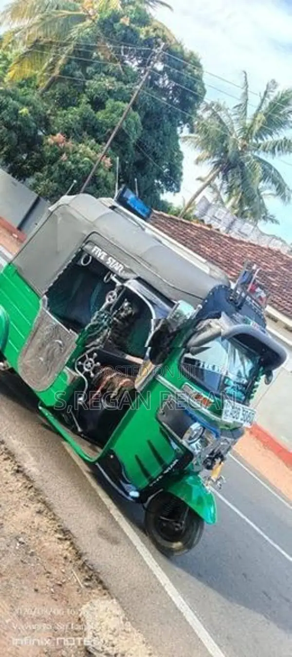 Bajaj RE 2015