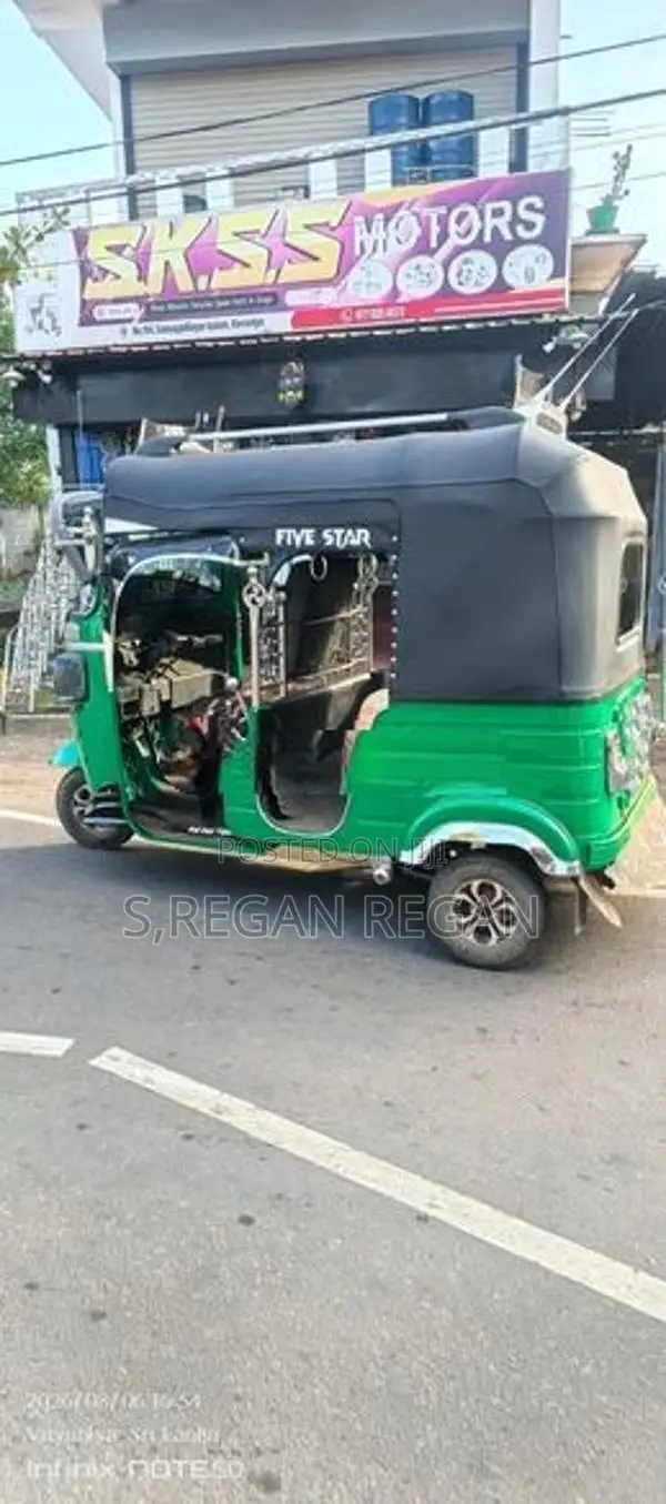 Bajaj RE 2015