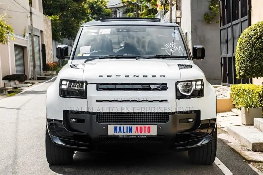 Land Rover Defender P300 FUJI WHITE 2026