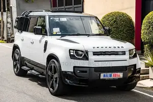 Land Rover Defender P300 FUJI WHITE 2026