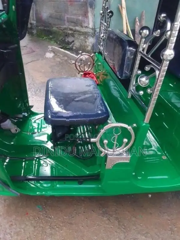 Bajaj RE qwertyuiopa 2010