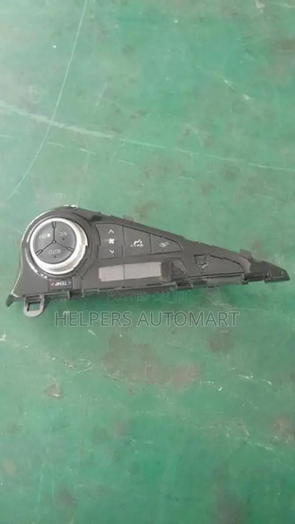 Toyota Aqua X Urban AC Control Unit