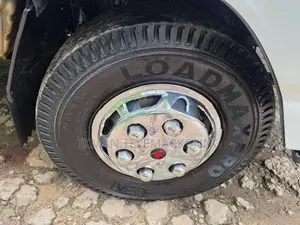 Isuzu NPR66L 2006