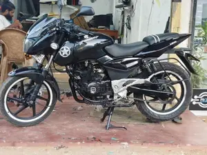 Bajaj Pulsar 180 2010