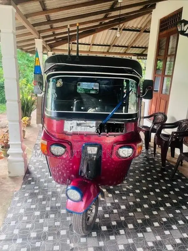 Bajaj RE 2010