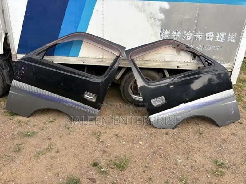 Nissan Caravan E25 GX Front Power Door Set