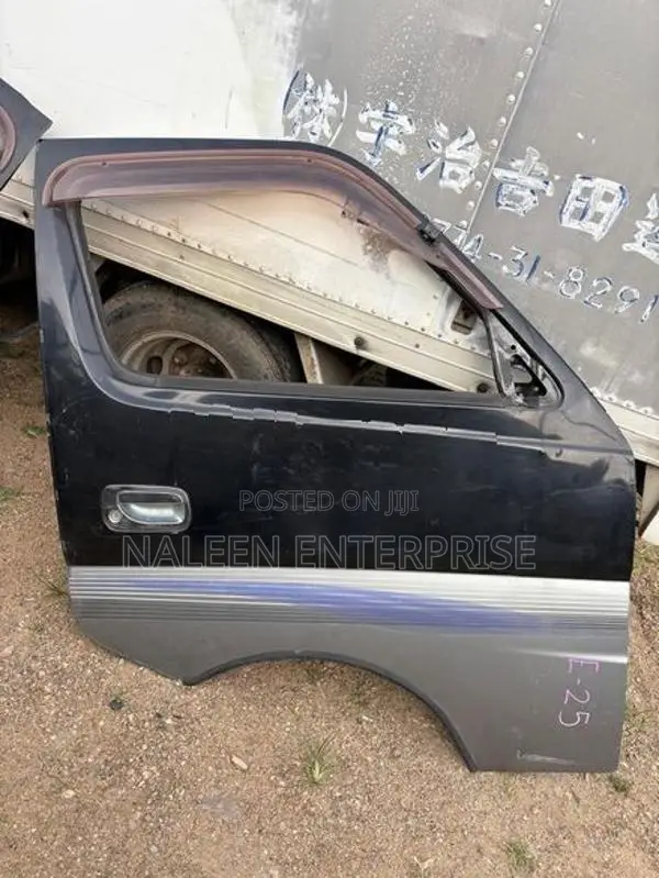 Nissan Caravan E25 GX Front Power Door Set