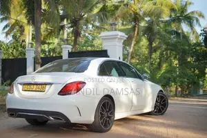 Mercedes Benz C200 Premium Plus 2019