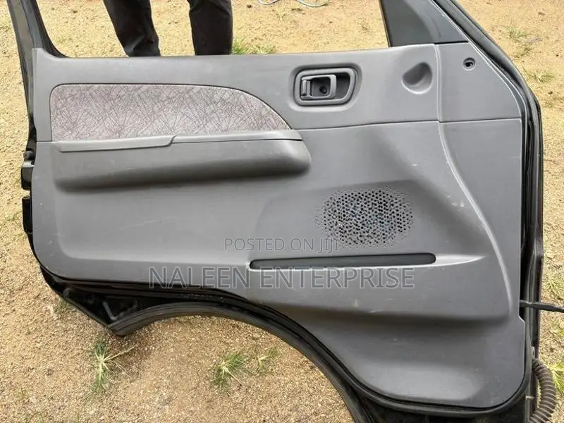 Nissan Caravan E25 GX Front Power Door Set