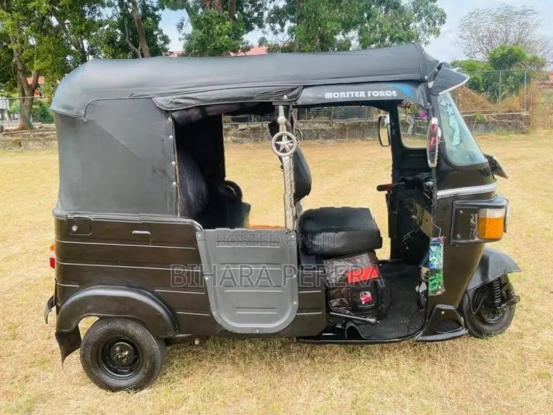 Bajaj RE 2010