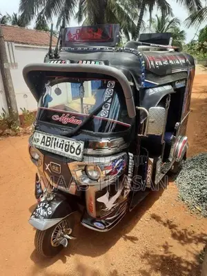 Bajaj RE 2016