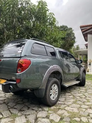 Mitsubishi L200 2011