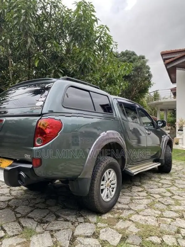 Mitsubishi L200 2011