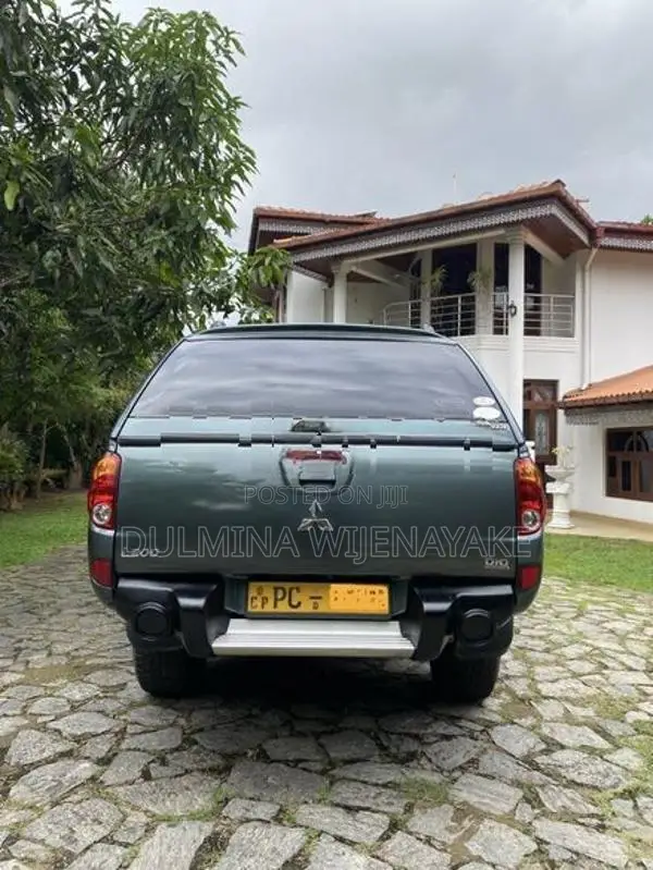 Mitsubishi L200 2011