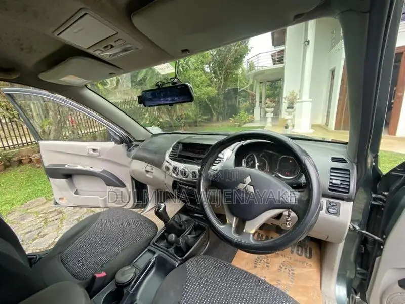 Mitsubishi L200 2011