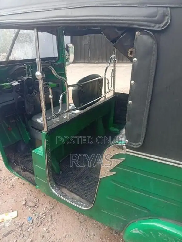 Bajaj RE 2014