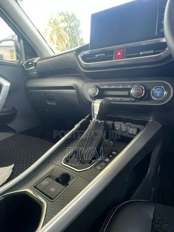 Daihatsu Rocky Hybrid Premium 2025