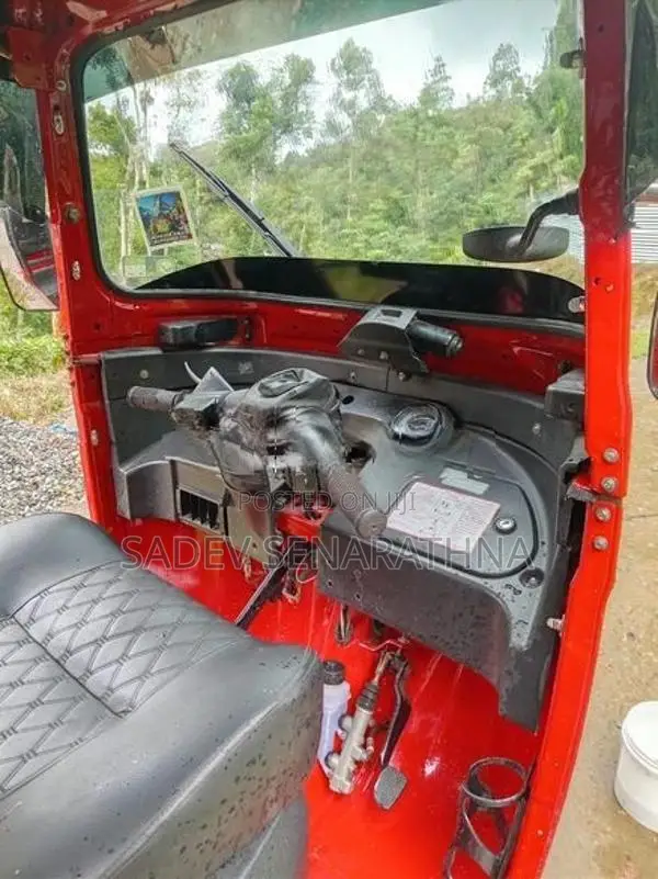 Bajaj RE 2015