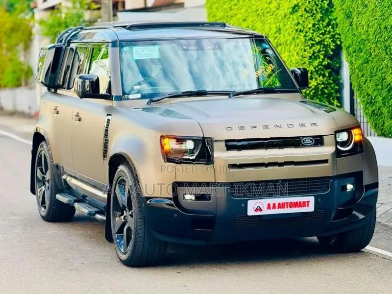 Land Rover Defender P300e HSE x-Dynamic 2025