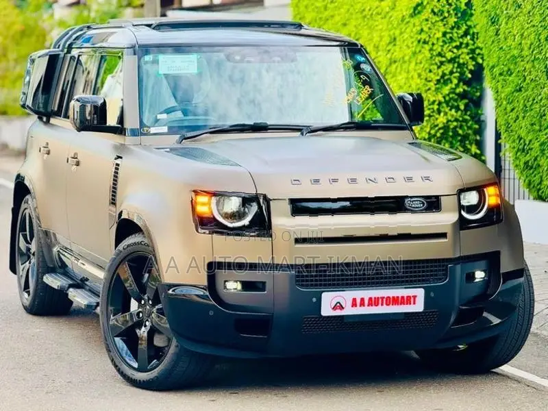 Land Rover Defender P300e HSE x-Dynamic 2025